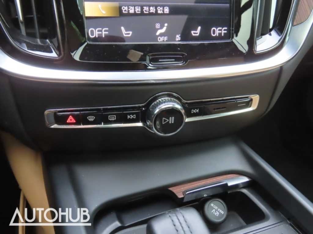 볼보 V60 V60 크로스 컨트리 2세대 2.0 B5 프로 AWD 이미지 8