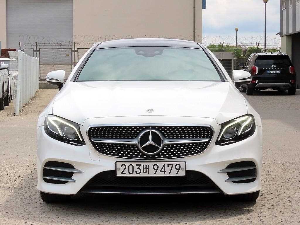 벤츠 E 클래스 E-클래스 W213 E220d 쿠페 이미지 1