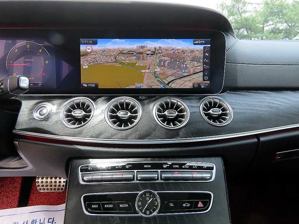 벤츠 E 클래스 E-클래스 W213 E220d 쿠페 이미지 13