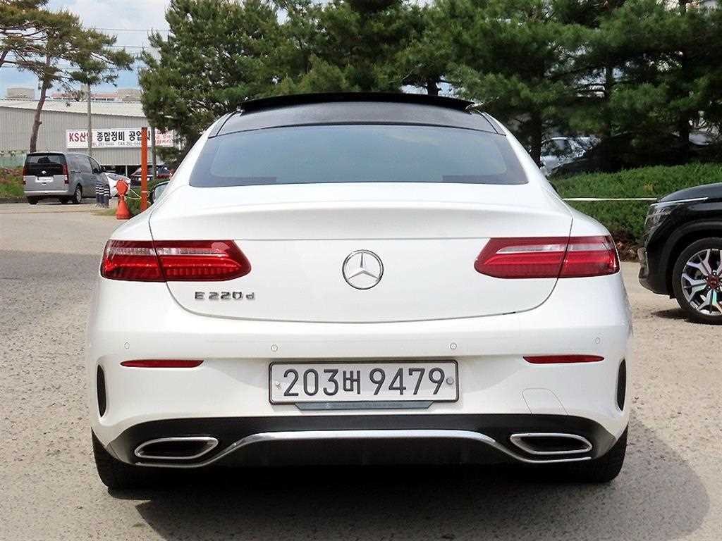 벤츠 E 클래스 E-클래스 W213 E220d 쿠페 이미지 4