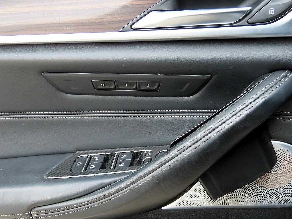 BMW 5시리즈 5시리즈 (G30) 530i xDrive M 스포츠 플러스 이미지 12