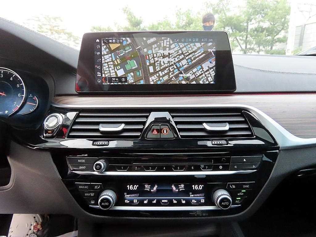 BMW 5시리즈 5시리즈 (G30) 530i xDrive M 스포츠 플러스 이미지 14