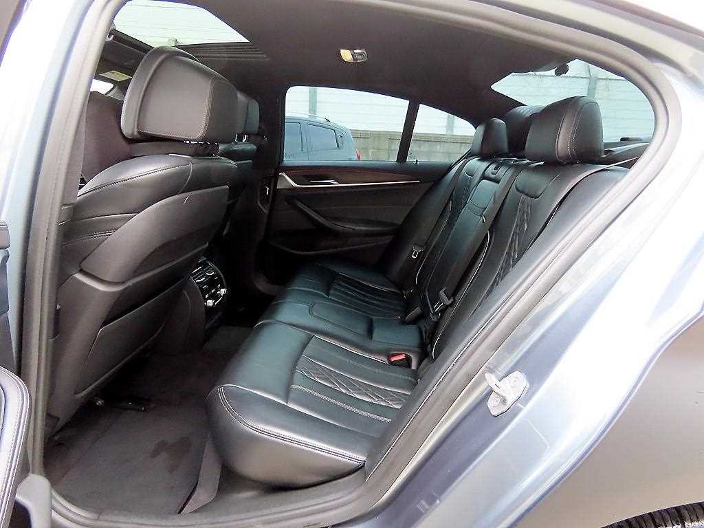 BMW 5시리즈 5시리즈 (G30) 530i xDrive M 스포츠 플러스 이미지 6