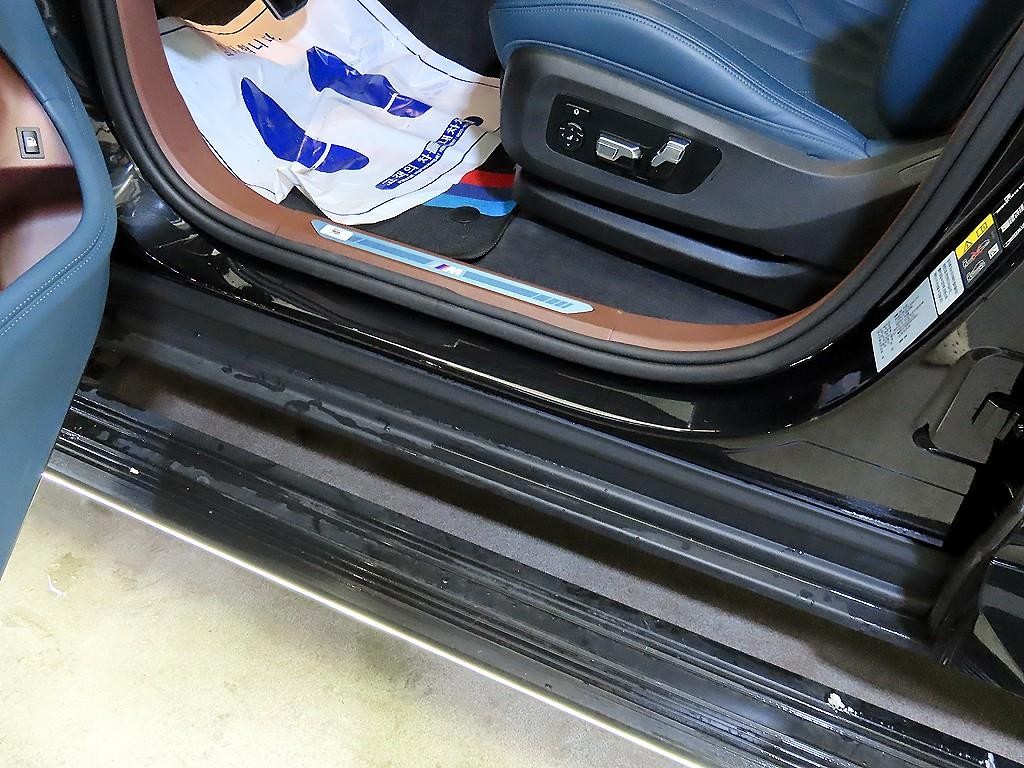 BMW XM XM (G09) 4.4 V8 PHEV 하이글로스 쉐도우 라인 이미지 15