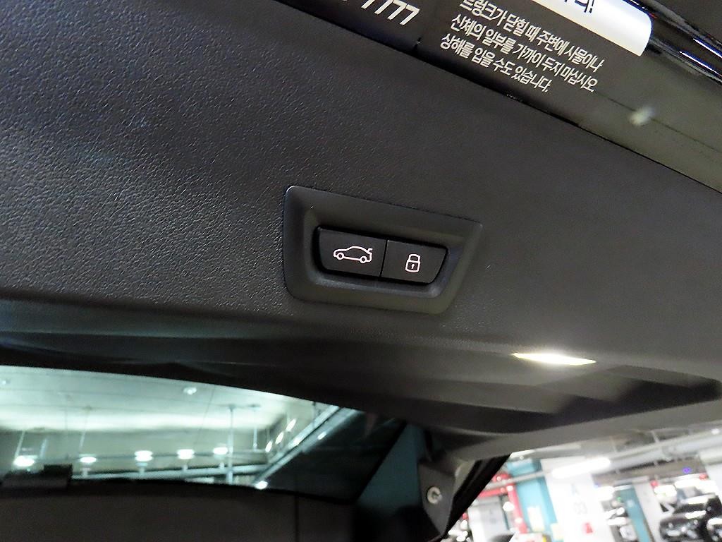 BMW XM XM (G09) 4.4 V8 PHEV 하이글로스 쉐도우 라인 이미지 16