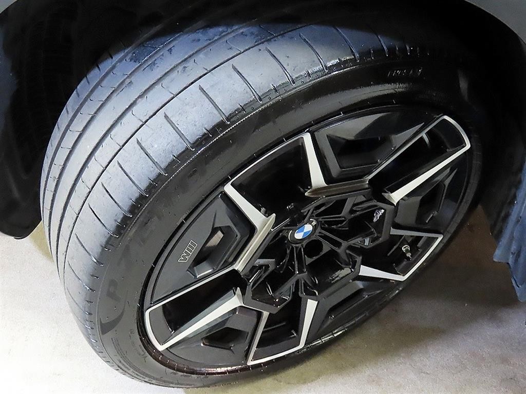 BMW XM XM (G09) 4.4 V8 PHEV 하이글로스 쉐도우 라인 이미지 20