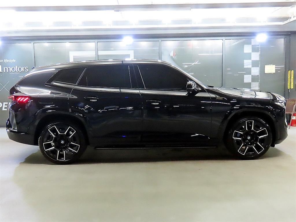 BMW XM XM (G09) 4.4 V8 PHEV 하이글로스 쉐도우 라인 이미지 3