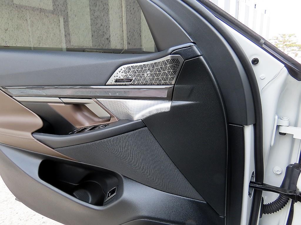 BMW i5 eDrive 40 M 스포츠 이미지 12