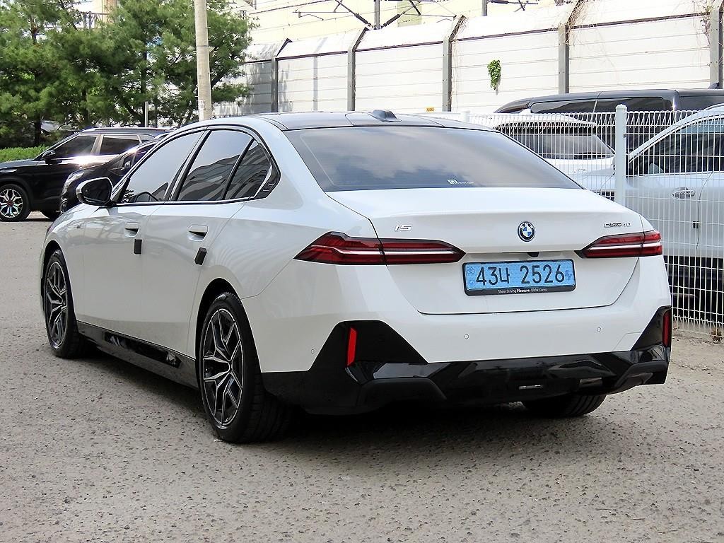 BMW i5 eDrive 40 M 스포츠 이미지 3