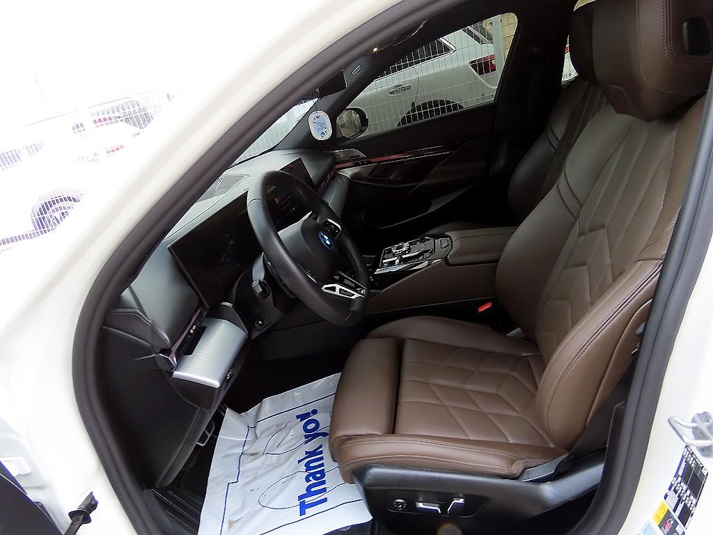 BMW i5 eDrive 40 M 스포츠 이미지 5