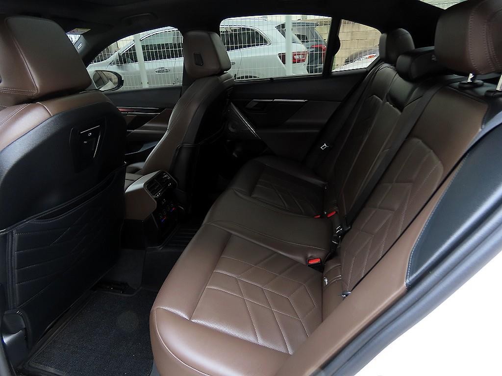 BMW i5 eDrive 40 M 스포츠 이미지 6