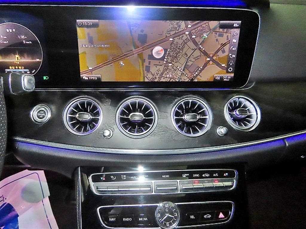 벤츠 E 클래스 E-클래스 W213 E300 4MATIC 아방가르드 이미지 11