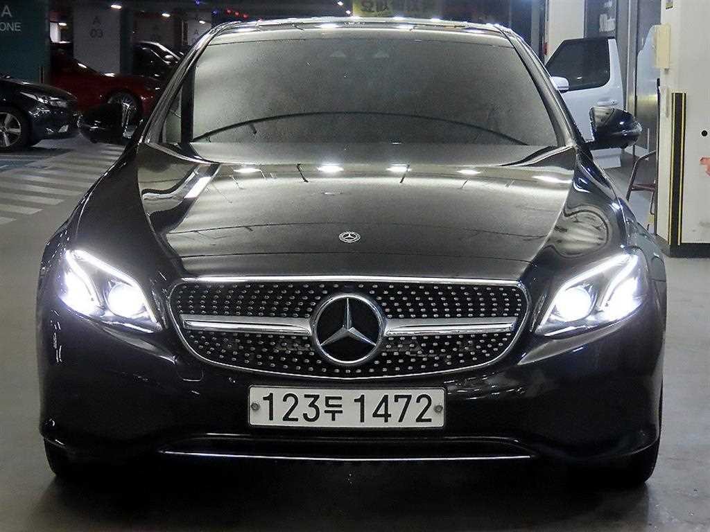 벤츠 E 클래스 E-클래스 W213 E300 4MATIC 아방가르드 이미지 2