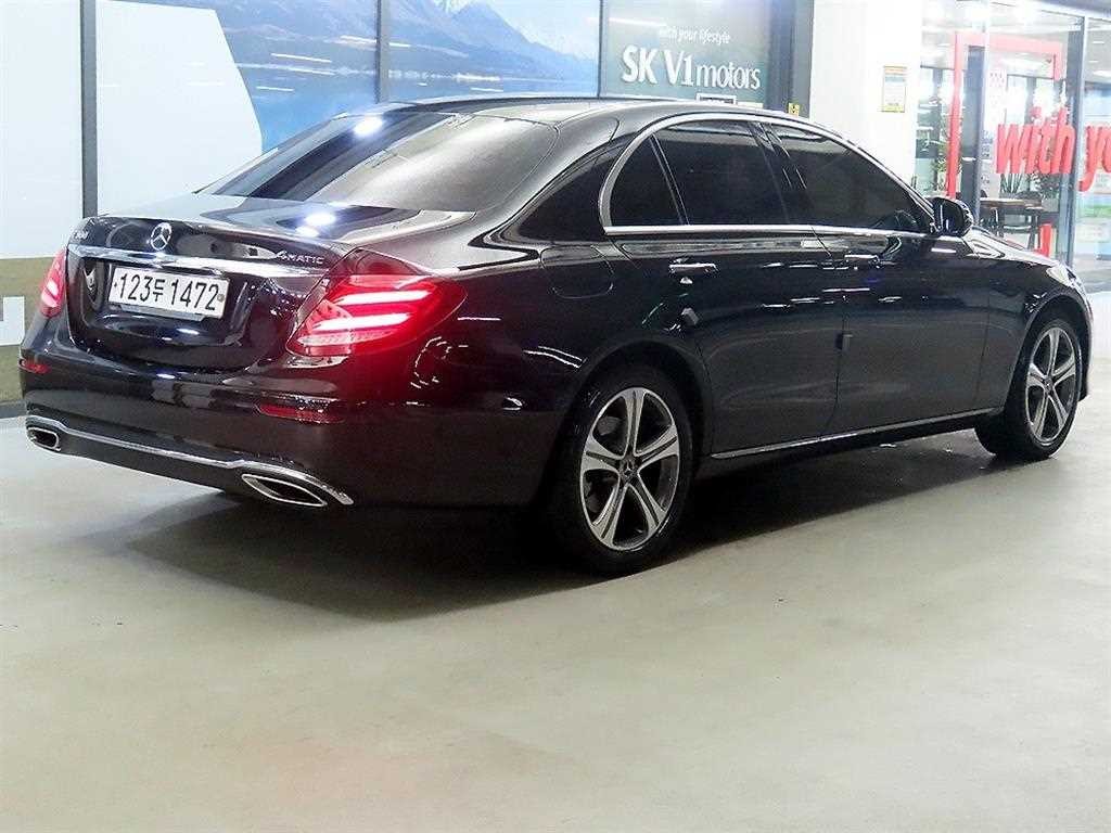 벤츠 E 클래스 E-클래스 W213 E300 4MATIC 아방가르드 이미지 4