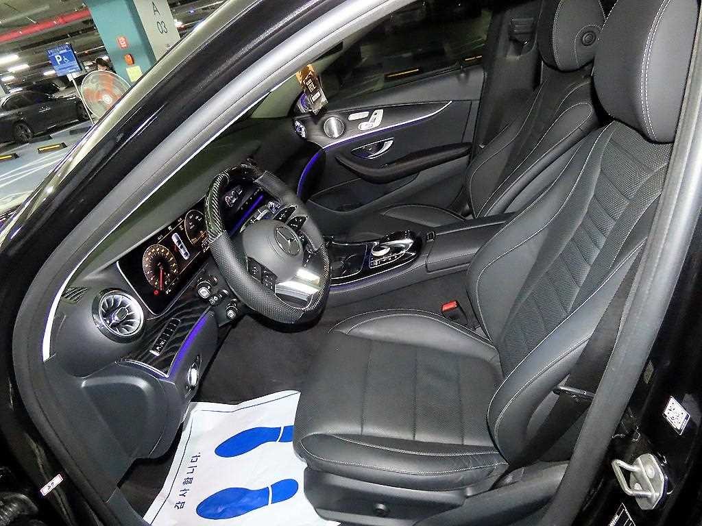 벤츠 E 클래스 E-클래스 W213 E300 4MATIC 아방가르드 이미지 6