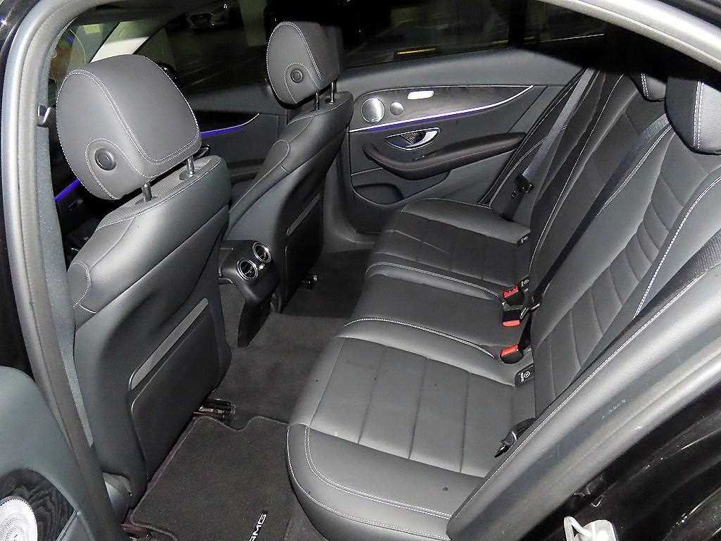 벤츠 E 클래스 E-클래스 W213 E300 4MATIC 아방가르드 이미지 7