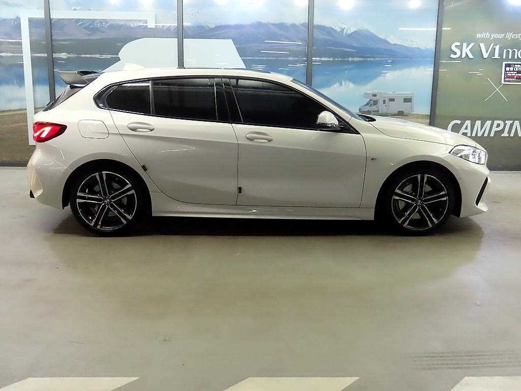 BMW 1시리즈 1시리즈 (F40) 120i M 스포츠 이미지 3