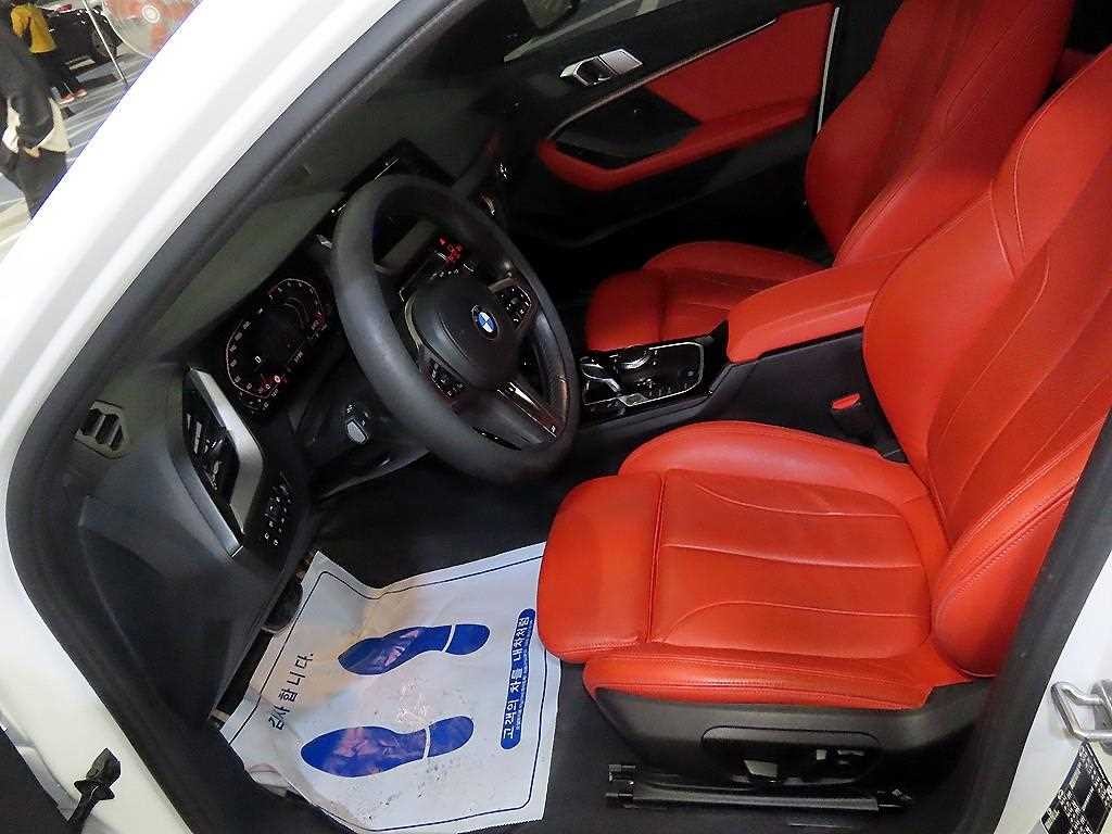 BMW 1시리즈 1시리즈 (F40) 120i M 스포츠 이미지 6