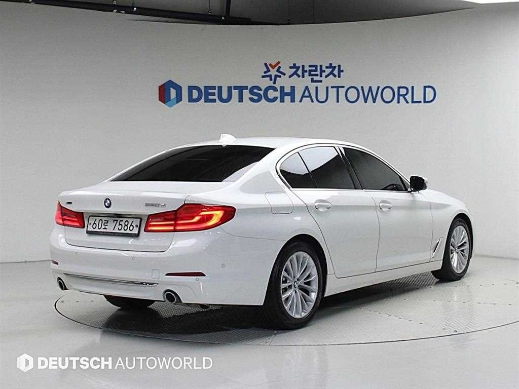BMW 5시리즈 5시리즈 (G30) 520d xDrive 럭셔리 플러스 이미지 2