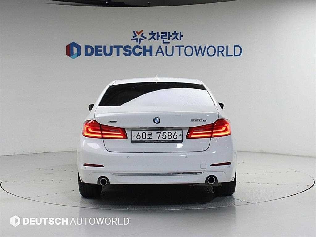 BMW 5시리즈 5시리즈 (G30) 520d xDrive 럭셔리 플러스 이미지 4