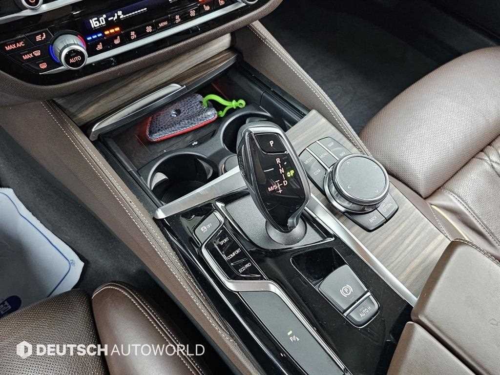 BMW 5시리즈 5시리즈 (G30) 520d xDrive 럭셔리 플러스 이미지 9