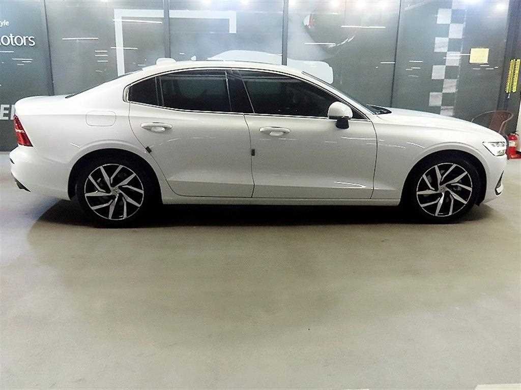 볼보 S60 S60(3세대) T5 모멘텀 이미지 3
