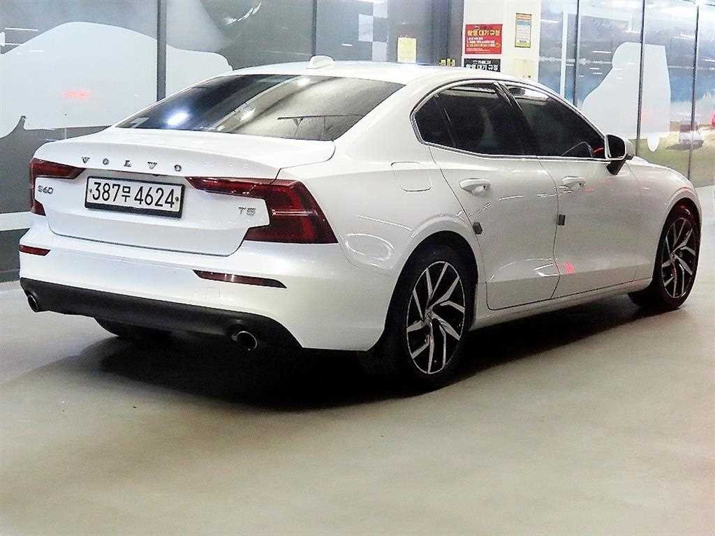 볼보 S60 S60(3세대) T5 모멘텀 이미지 4