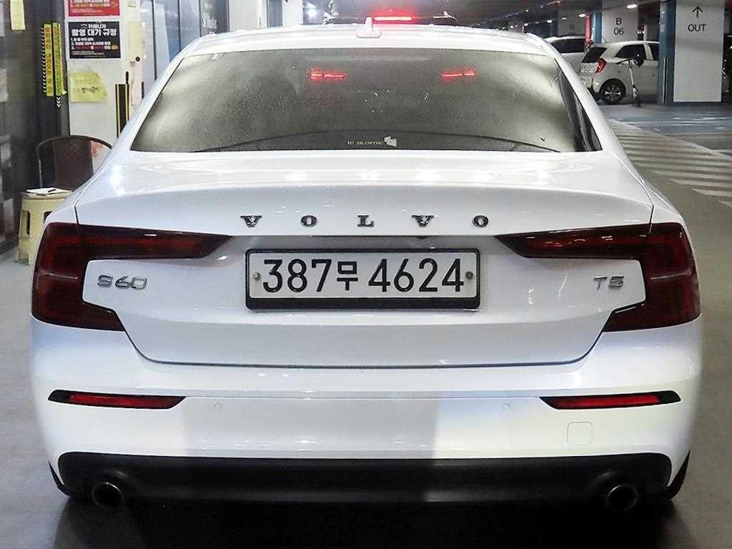 볼보 S60 S60(3세대) T5 모멘텀 이미지 5