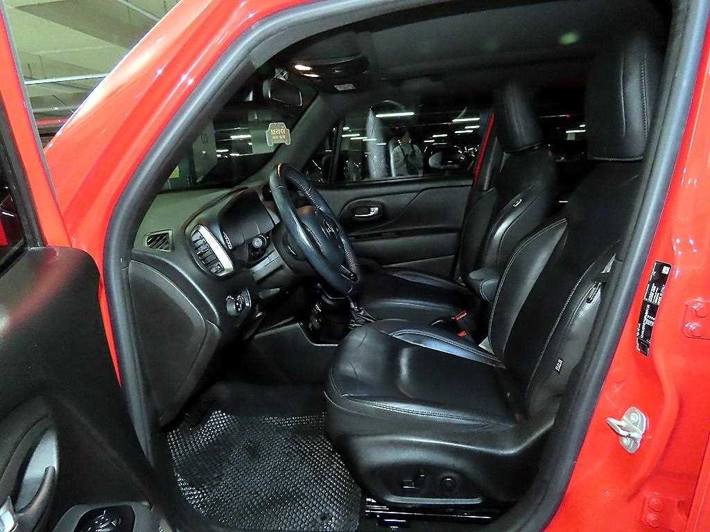 지프 레니게이드 2.4 리미티드 AWD 이미지 6