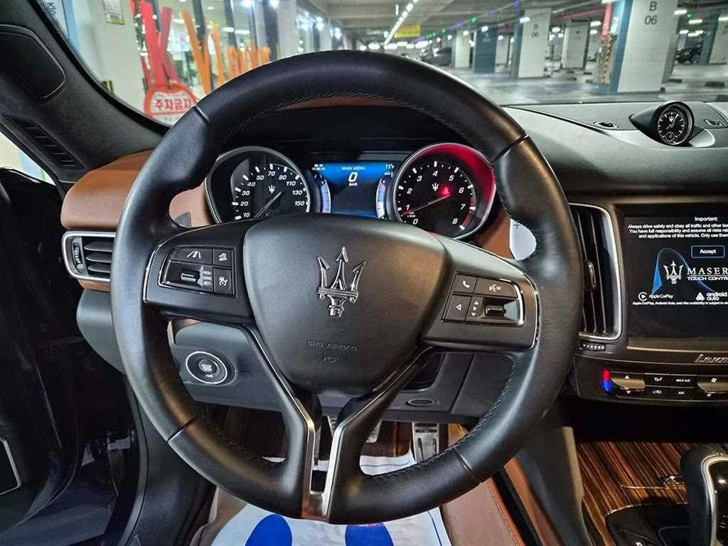 마세라티 르반떼 3.0 S AWD 이미지 8