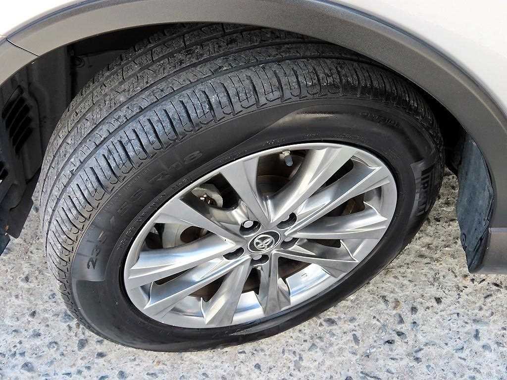토요타 라브4 2.5 4WD 하이브리드 이미지 20