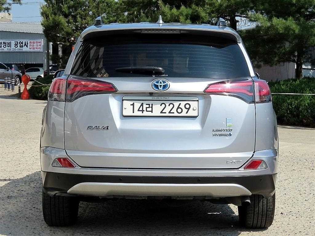 토요타 라브4 2.5 4WD 하이브리드 이미지 4