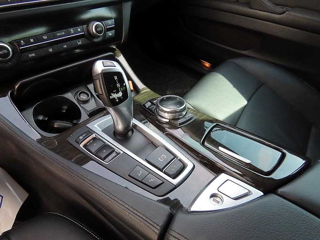 BMW 5시리즈 5시리즈 (F10) 520d xDrive 이미지 11