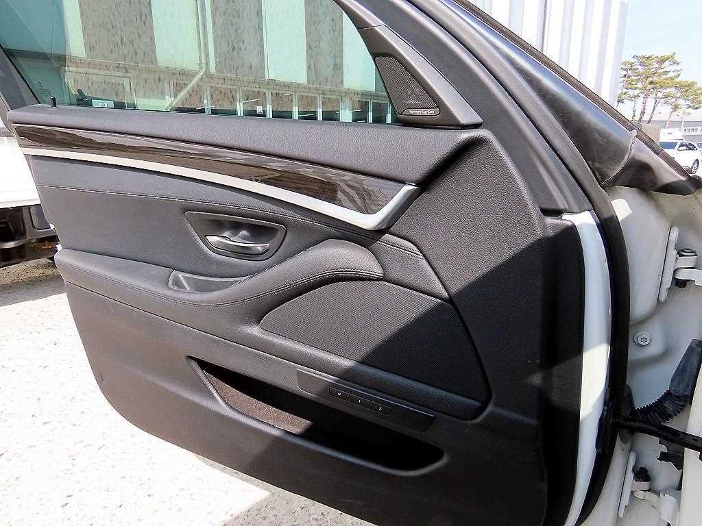 BMW 5시리즈 5시리즈 (F10) 520d xDrive 이미지 12