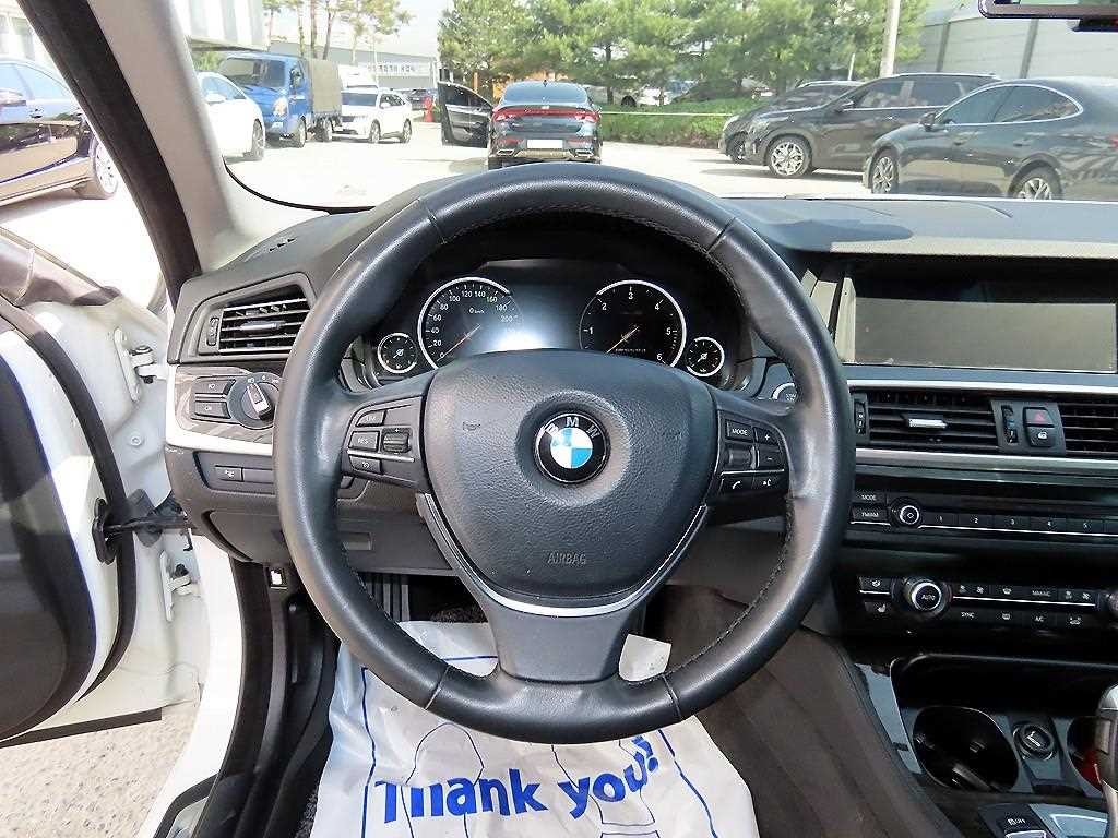 BMW 5시리즈 5시리즈 (F10) 520d xDrive 이미지 8