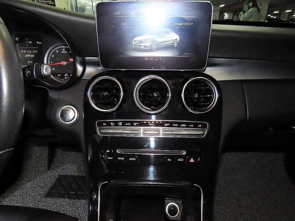 벤츠 C 클래스 C클래스 W205 C200 이미지 11