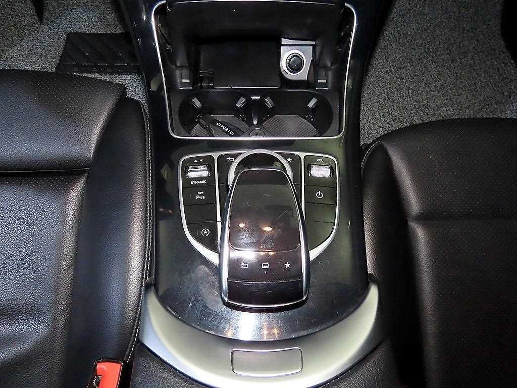 벤츠 C 클래스 C클래스 W205 C200 이미지 12
