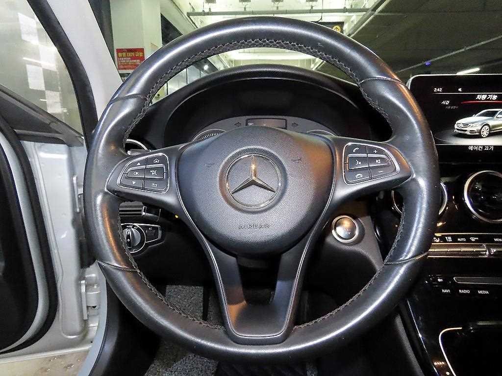 벤츠 C 클래스 C클래스 W205 C200 이미지 8