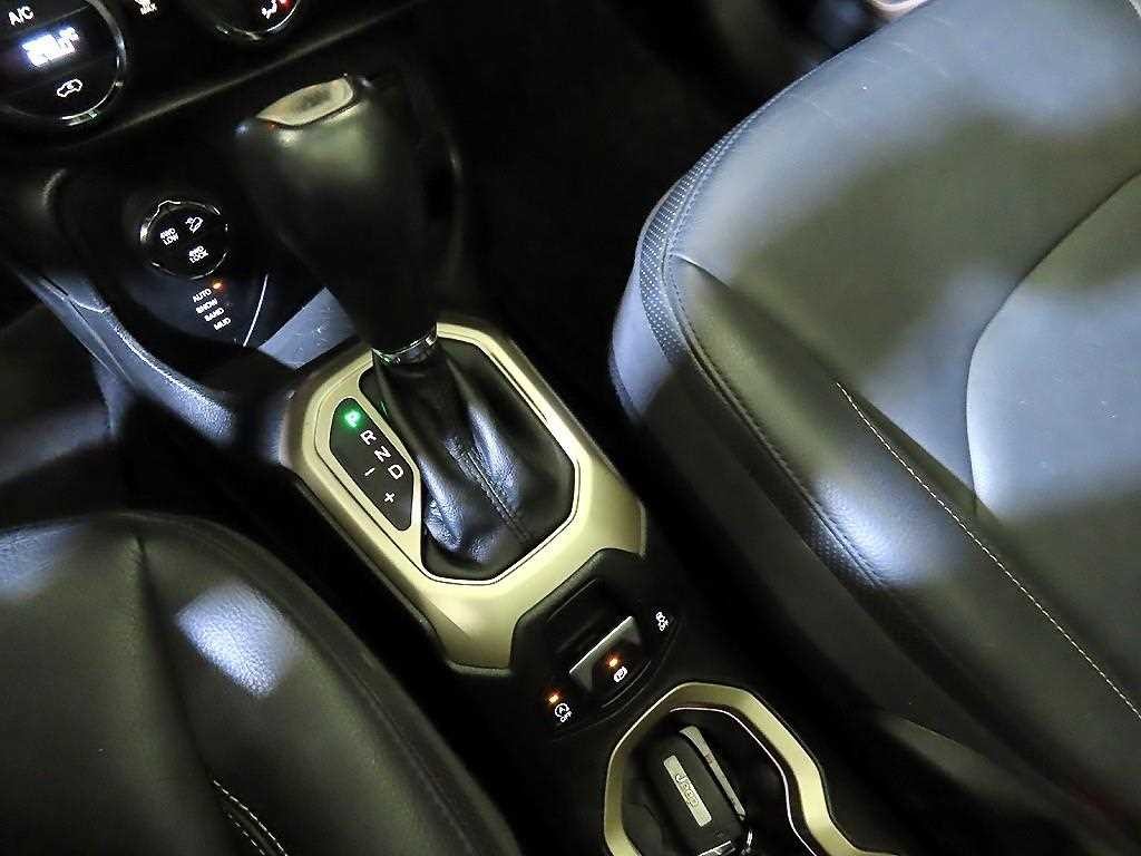 지프 레니게이드 2.0 디젤 론지튜드 AWD 이미지 12