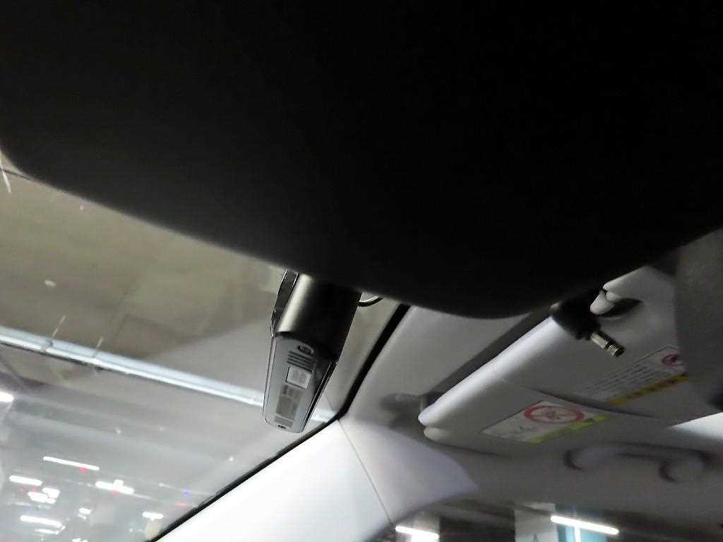 지프 레니게이드 2.0 디젤 론지튜드 AWD 이미지 14