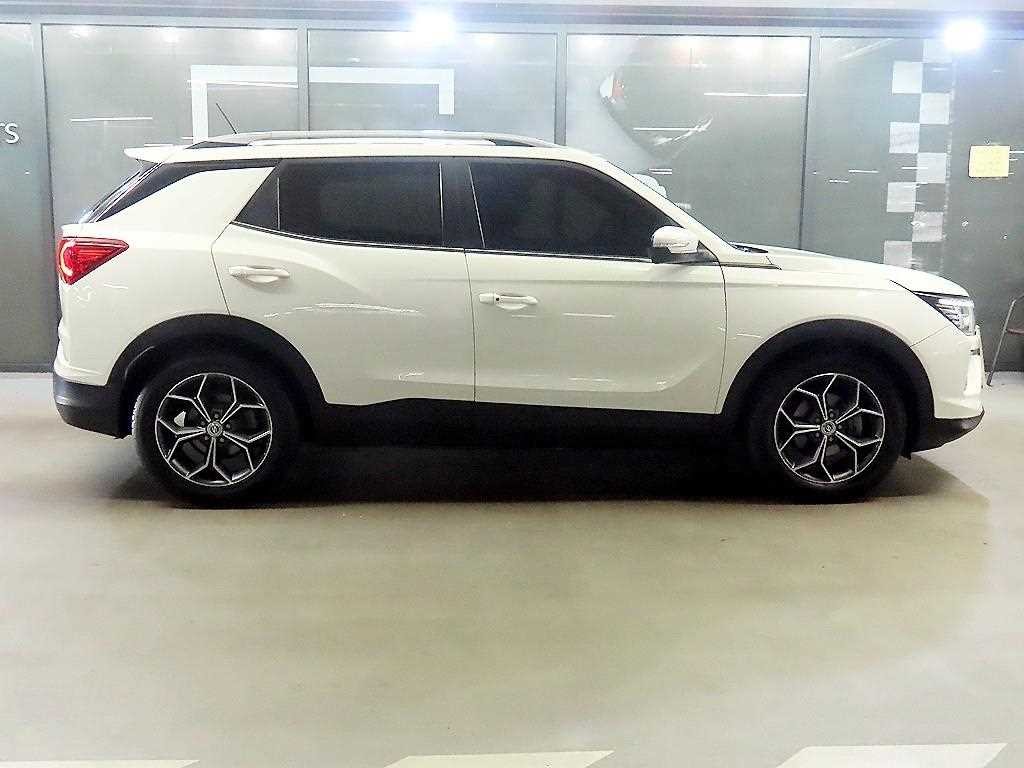 KG모빌리티(쌍용) 코란도 뷰티풀코란도 2WD 디젤 1.6 판타스틱 이미지 3
