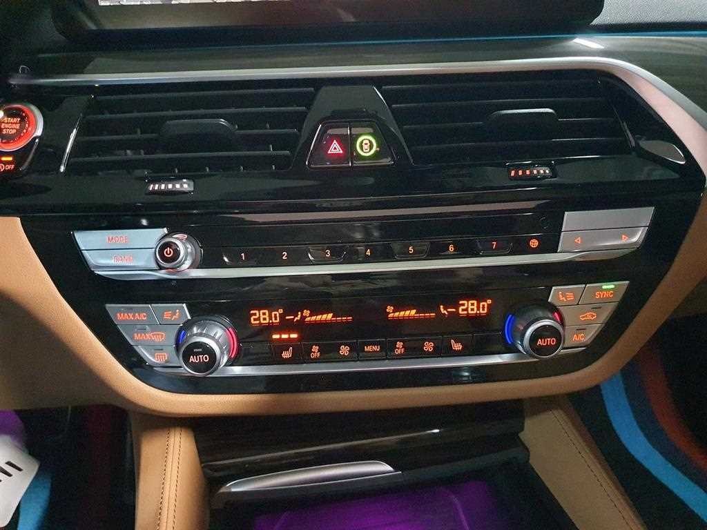 BMW 5시리즈 5시리즈 (G30) 520i M 스포츠 이미지 11