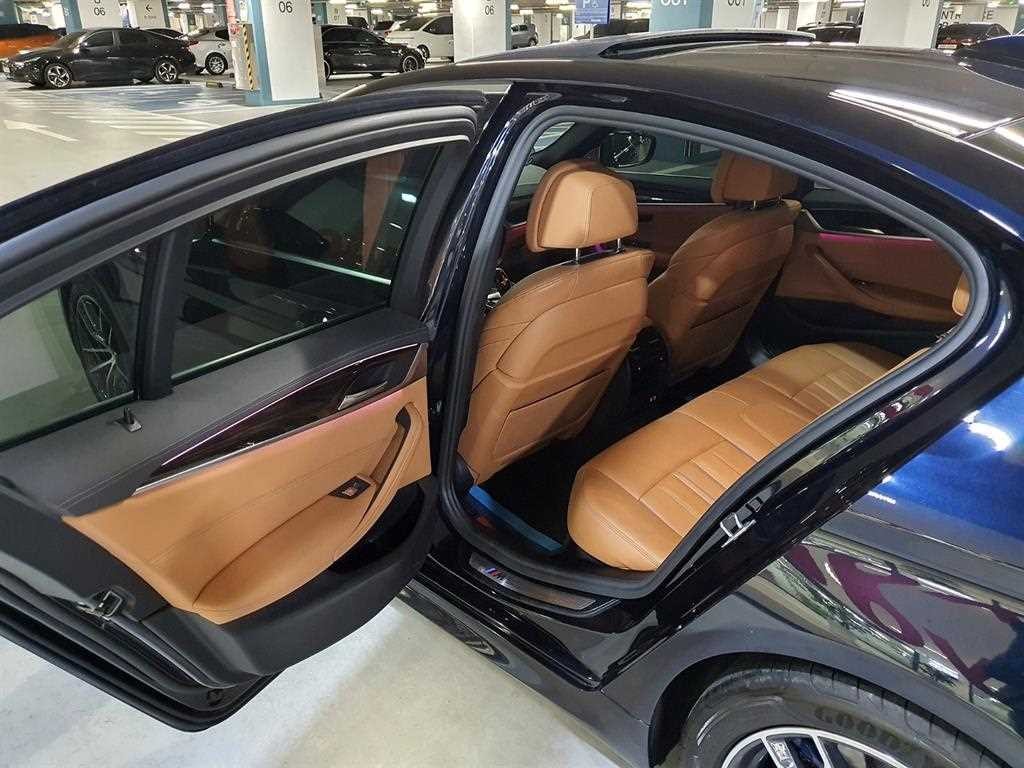 BMW 5시리즈 5시리즈 (G30) 520i M 스포츠 이미지 6