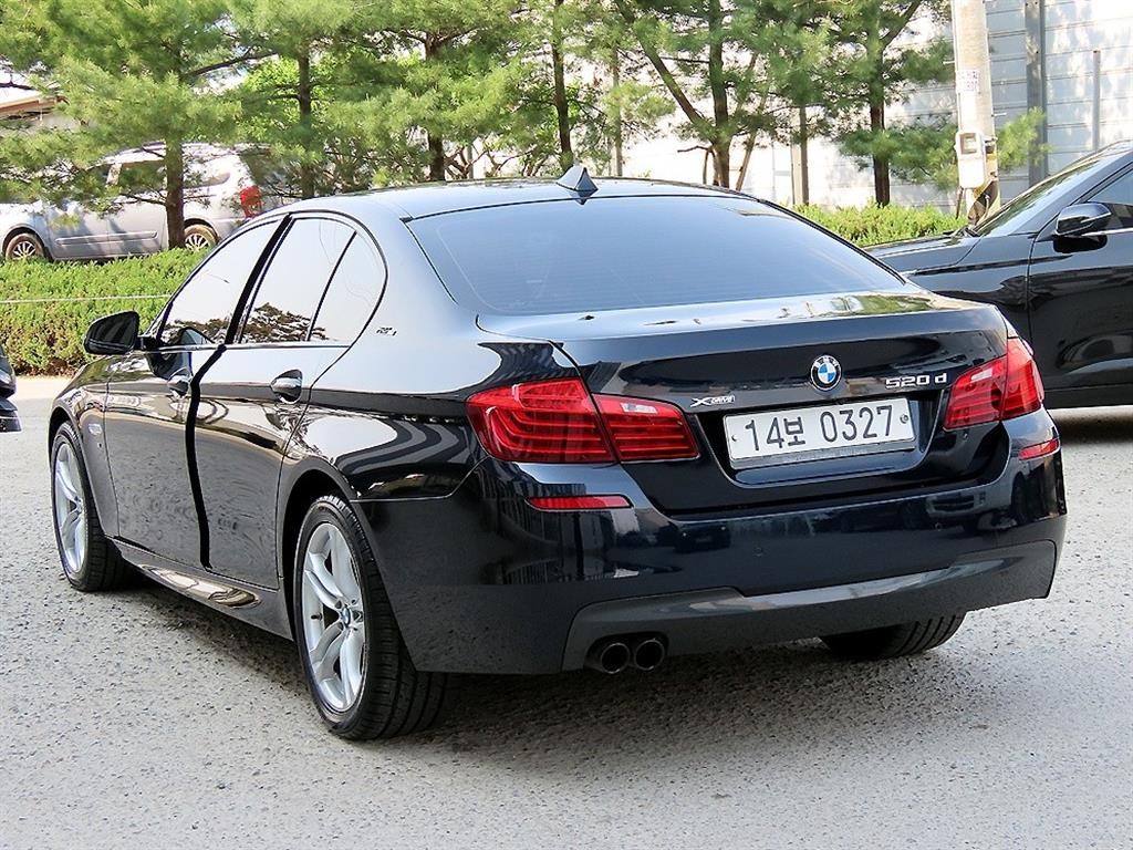BMW 5시리즈 5시리즈 (F10) 520d xDrive M 에어로다이나믹 프로 이미지 3