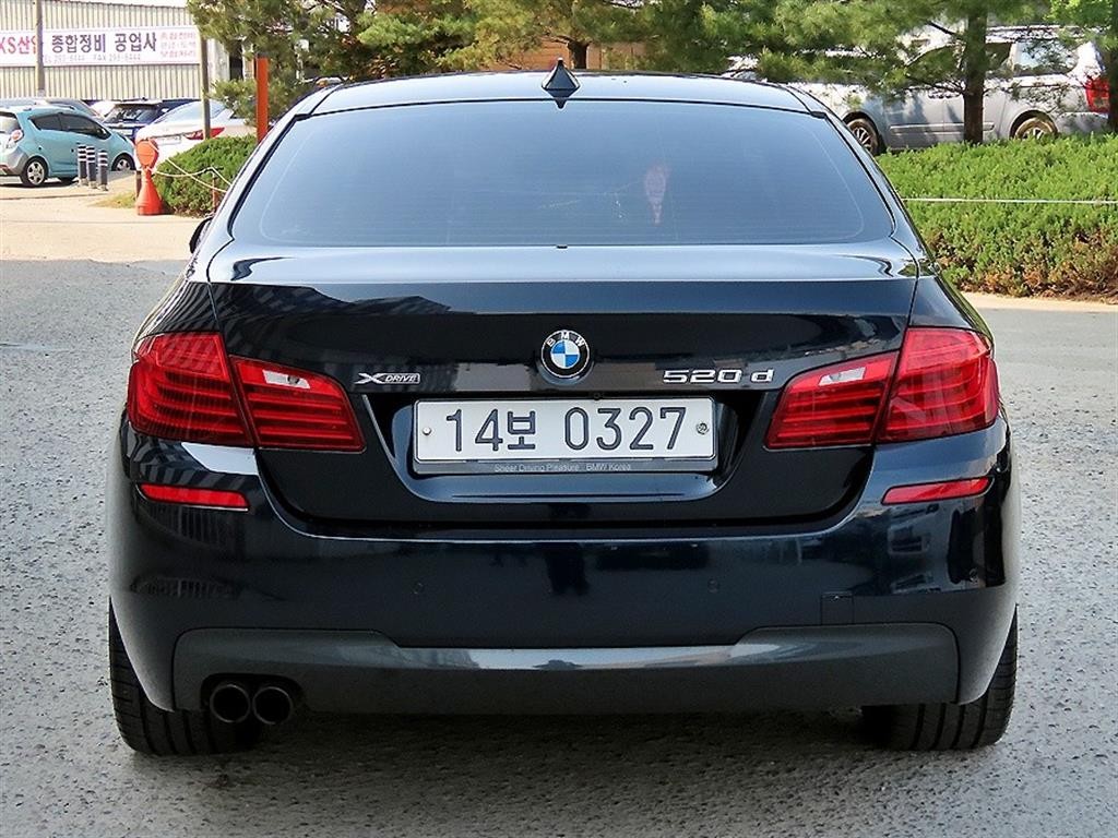 BMW 5시리즈 5시리즈 (F10) 520d xDrive M 에어로다이나믹 프로 이미지 4