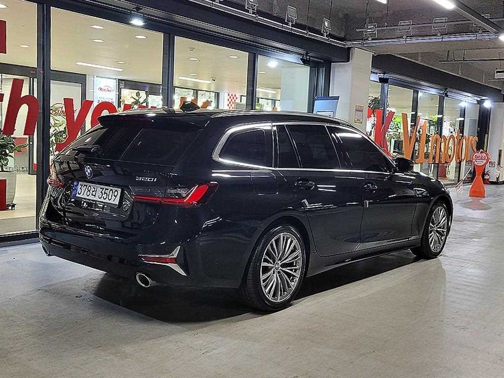 BMW 3시리즈 3시리즈 (G20) 320i 투어링 M 스포츠 이미지 4