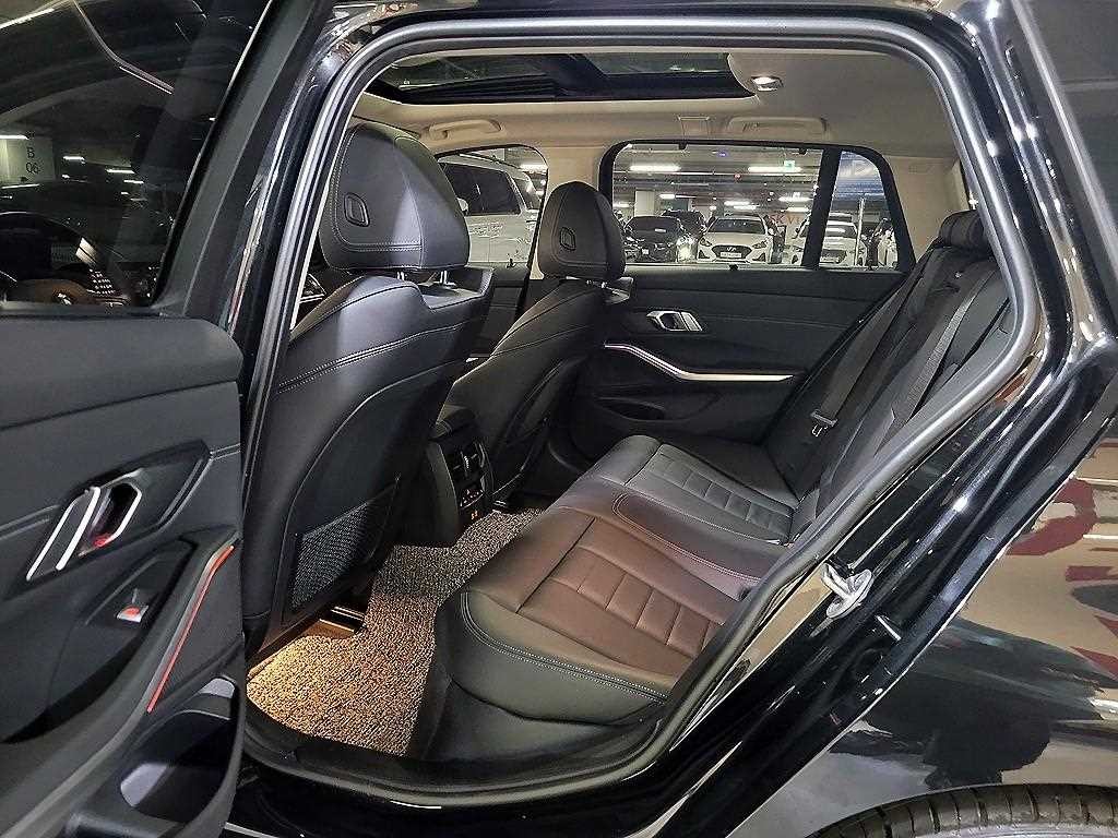 BMW 3시리즈 3시리즈 (G20) 320i 투어링 M 스포츠 이미지 8