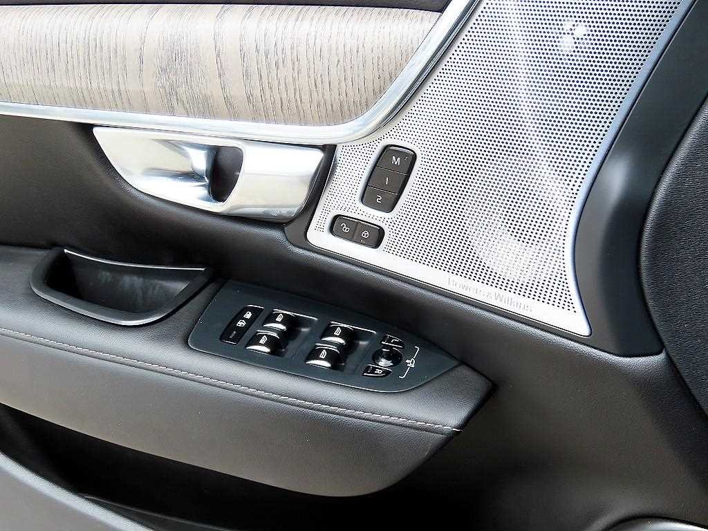 볼보 S90 B5 인스크립션 이미지 12