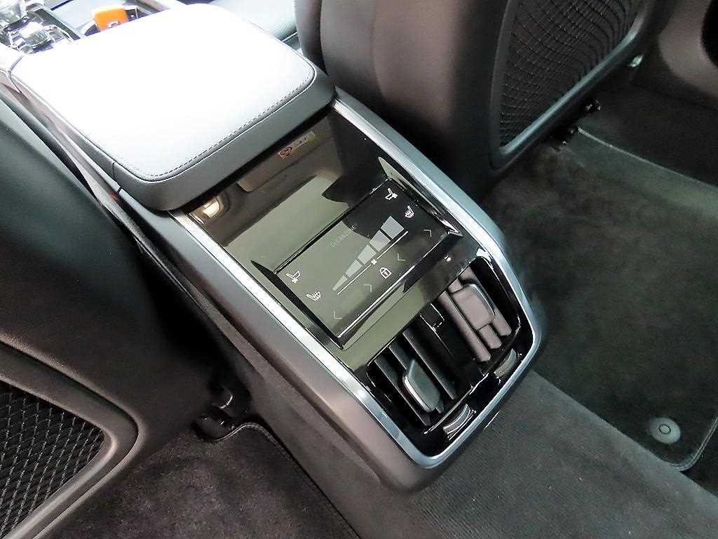 볼보 S90 B5 인스크립션 이미지 16