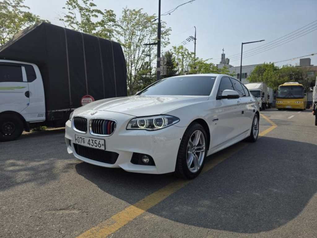BMW 5시리즈 5시리즈 (F10) 530d xDrive M 에어로 다이나믹 이미지 6
